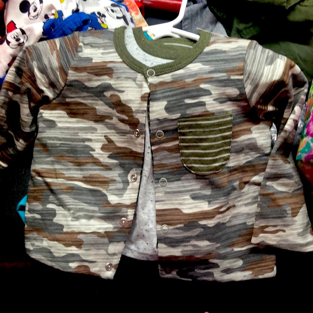 Reversible mud pie 9-12 m outfit with pants.